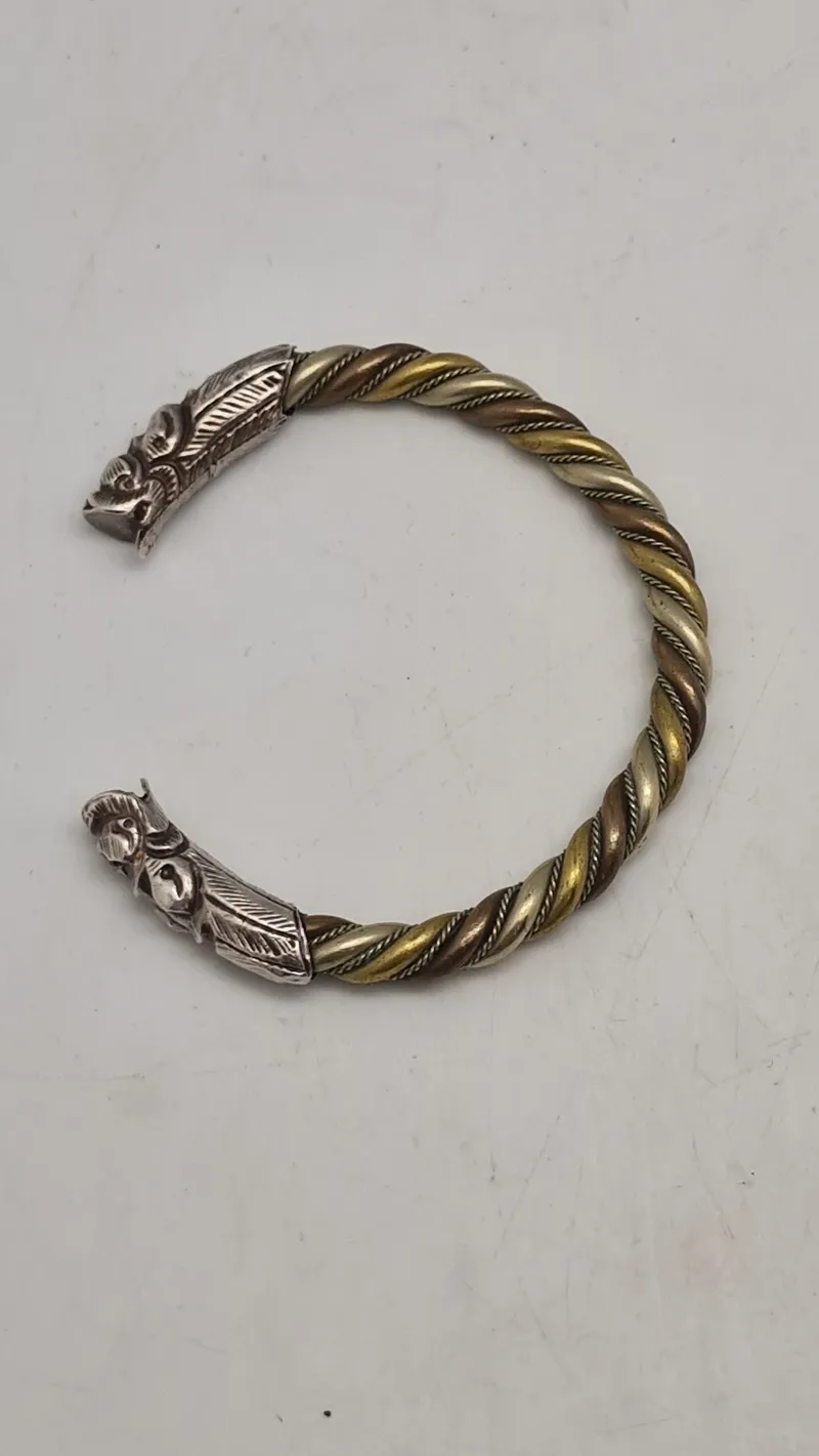 Ægte armbånd fra Napal se beskrivelse