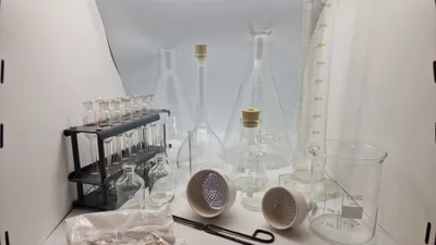 Samling Laboratorie kolber mm SKAL HENTES I VORDINGBORG