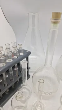 Samling Laboratorie kolber mm SKAL HENTES I VORDINGBORG