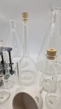 Samling Laboratorie kolber mm SKAL HENTES I VORDINGBORG