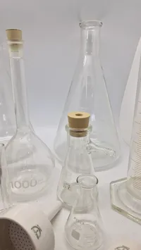 Samling Laboratorie kolber mm SKAL HENTES I VORDINGBORG