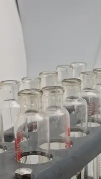 Samling Laboratorie kolber mm SKAL HENTES I VORDINGBORG
