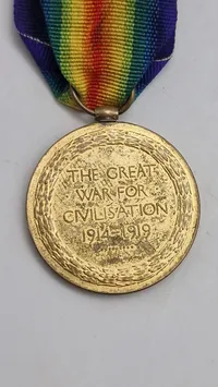 Original Victory Medal fra Første Verdenskrig. Denne medalje blev oprindeligt oprettet i 1919 og tildelt militært personel af de allierede nationer - Navngiven