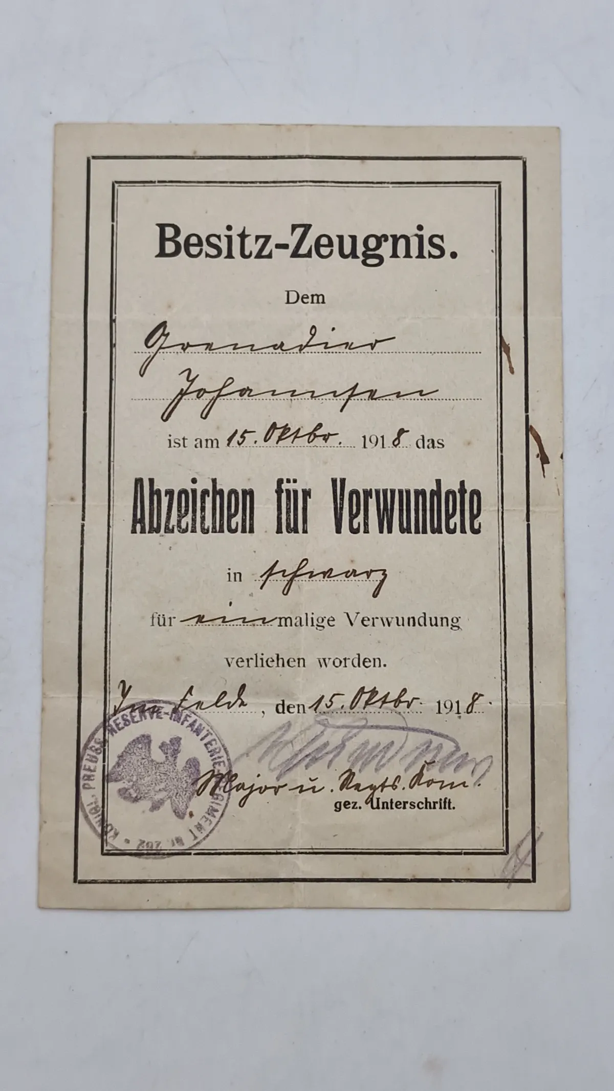 Originalt Dokument "Besitz-Zeugnis" (ejerbevis) for en Grenadier Johansen, dateret 15. oktober 1918. Det bekræfter, at Johansen er blevet tildelt "Abzeichen für Verwundete"