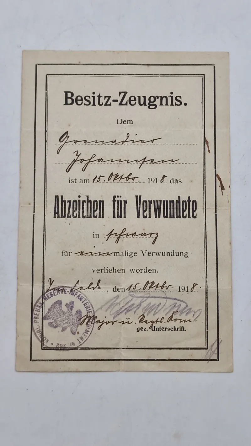 Originalt Dokument "Besitz-Zeugnis" (ejerbevis) for en Grenadier Johansen, dateret 15. oktober 1918. Det bekræfter, at Johansen er blevet tildelt "Abzeichen für Verwundete"