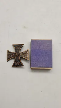 Originalt Brunswick Krigsfortjenestekorset (Braunschweigisches Kriegsverdienstkreuz), også kendt som Ernst-August-Korset.