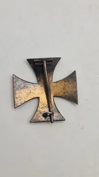 Originalt Brunswick Krigsfortjenestekorset (Braunschweigisches Kriegsverdienstkreuz), også kendt som Ernst-August-Korset.