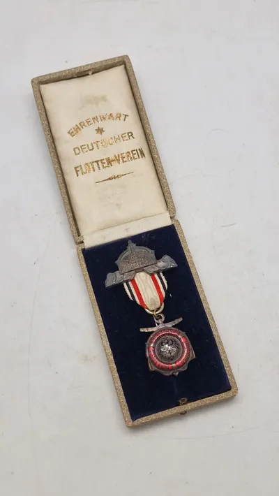 Originalt “Ehrenwart Deutscher Flottenverein" med æske