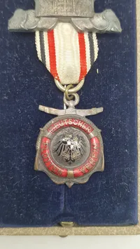 Originalt “Ehrenwart Deutscher Flottenverein" med æske