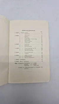 Samling lærebøger fra forsvaret