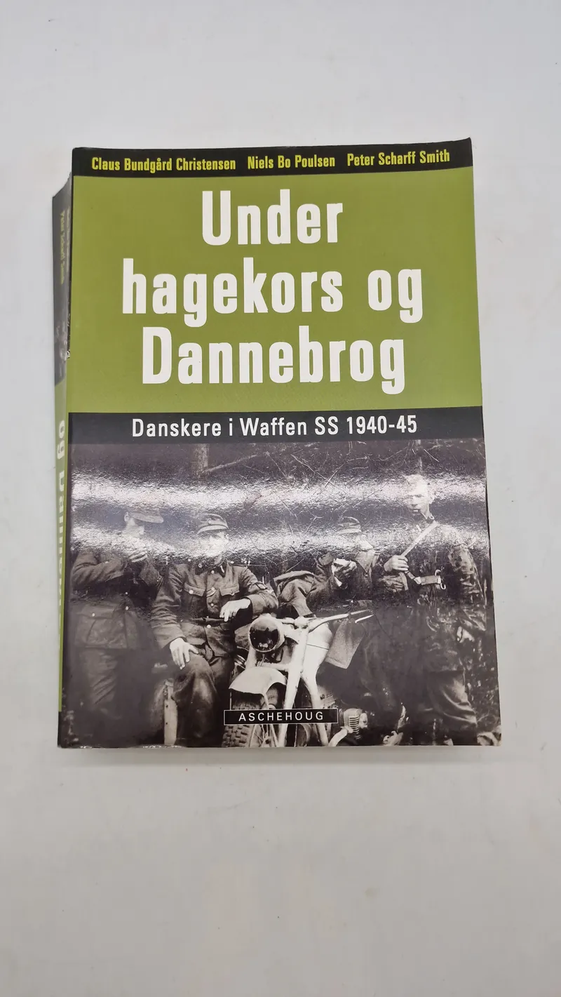 Under hagekors og dannebrog