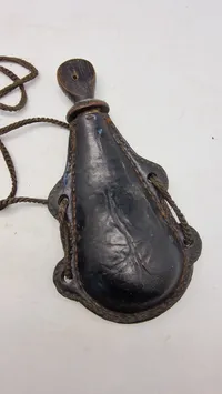 Ældre originalt krudthorn