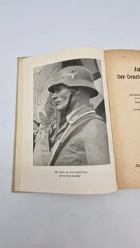 Original Jahrbüch der deutschen Lüftwaffe