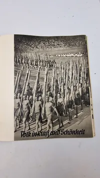 Original bog - Neues Deutschland: Ein Bildbuch für Die Auslandsdeutsche Jugend" (Nye Tyskland: En billedbog for tysk ungdom i udlandet).