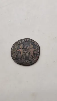 Original romersk mønt AE2 Maiorina fra kejser Gratians regeringstid (367-383 e.Kr.). Mønten bærer inskriptionen "REPARATIO REIPVB" (genoprettelse af staten).
