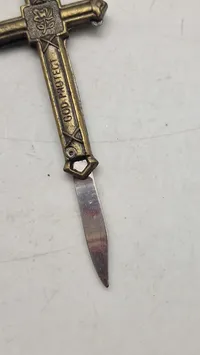 Kors med lommekniv i enden (nøglering)