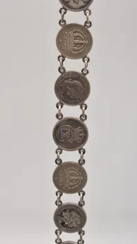 Armbånd lavet af originale sølvmønter