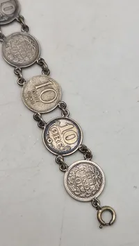 Armbånd lavet af originale sølvmønter