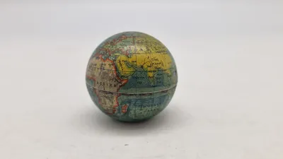 Veludført mini globus  blyantspidser