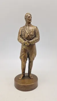 Statue af Adolf Hitler - efterkrigs