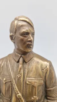 Statue af Adolf Hitler - efterkrigs