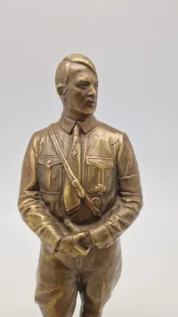 Statue af Adolf Hitler - efterkrigs