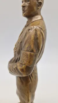 Statue af Adolf Hitler - efterkrigs