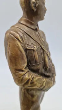 Statue af Adolf Hitler - efterkrigs