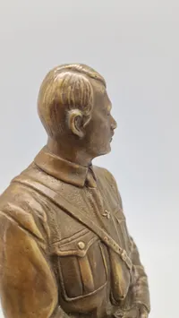 Statue af Adolf Hitler - efterkrigs