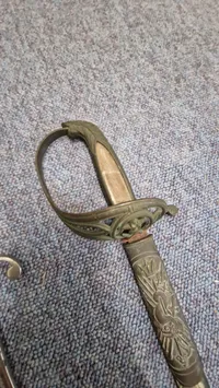 Marine og 1910 sabel til reservedele