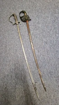 Marine og 1910 sabel til reservedele