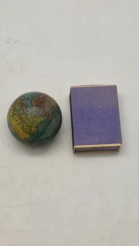 Veludført mini globus  blyantspidser