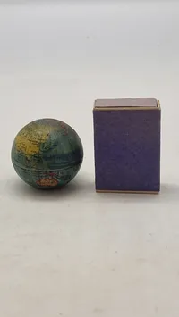 Veludført mini globus  blyantspidser