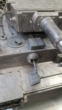 Kæmpe Ekstremt veludført model af tysk kampvogn af metal som kan køre mm.