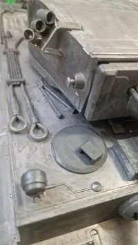 Kæmpe Ekstremt veludført model af tysk kampvogn af metal som kan køre mm.