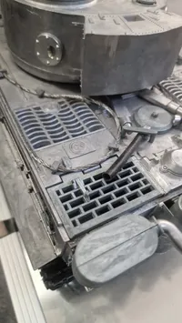 Kæmpe Ekstremt veludført model af tysk kampvogn af metal som kan køre mm.