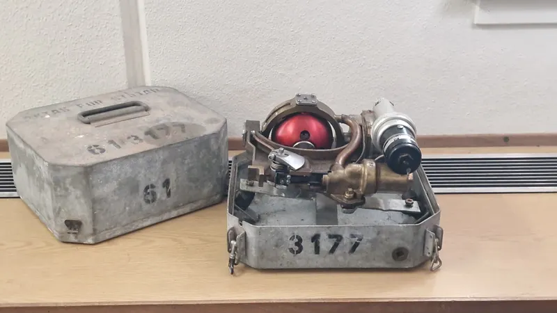 Original Svensk torpedo gyro i kasse
