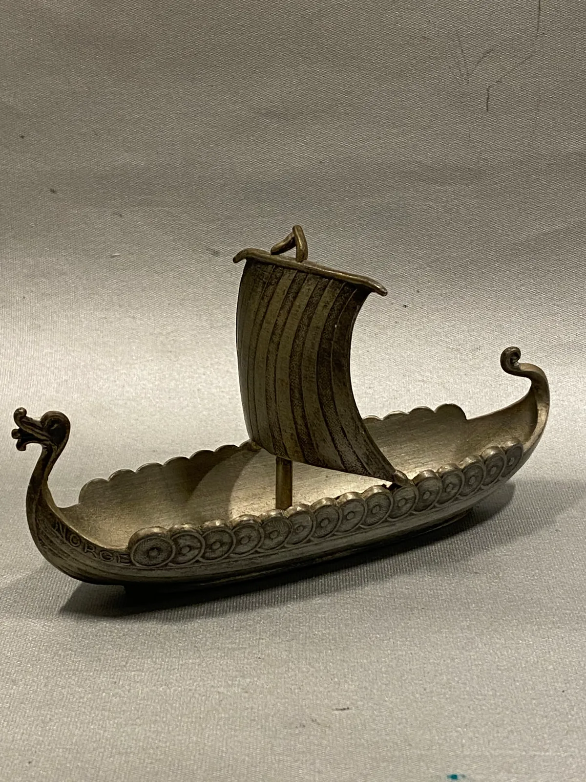 Dansk håndlavet vikingeskib