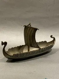 Dansk håndlavet vikingeskib