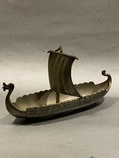 Dansk håndlavet vikingeskib