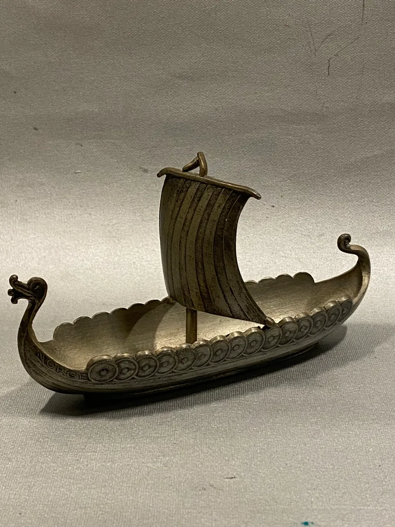 Dansk håndlavet vikingeskib