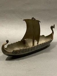 Dansk håndlavet vikingeskib