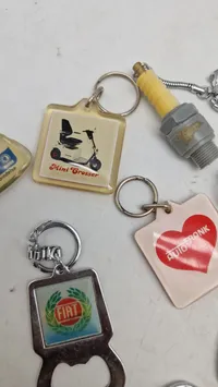 Samling bil nøgleringe mm.