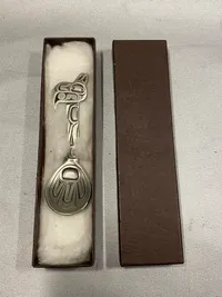 “Totem ske” med æske