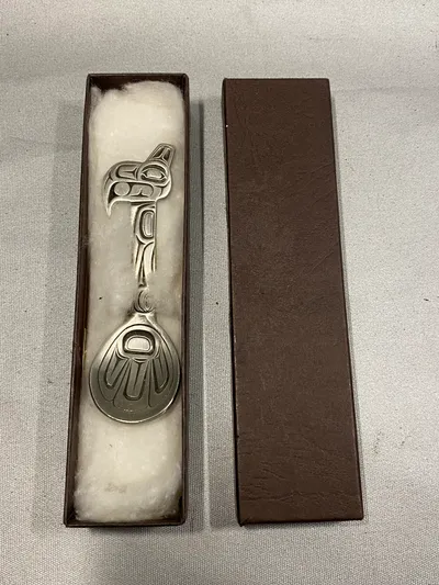 “Totem ske” med æske