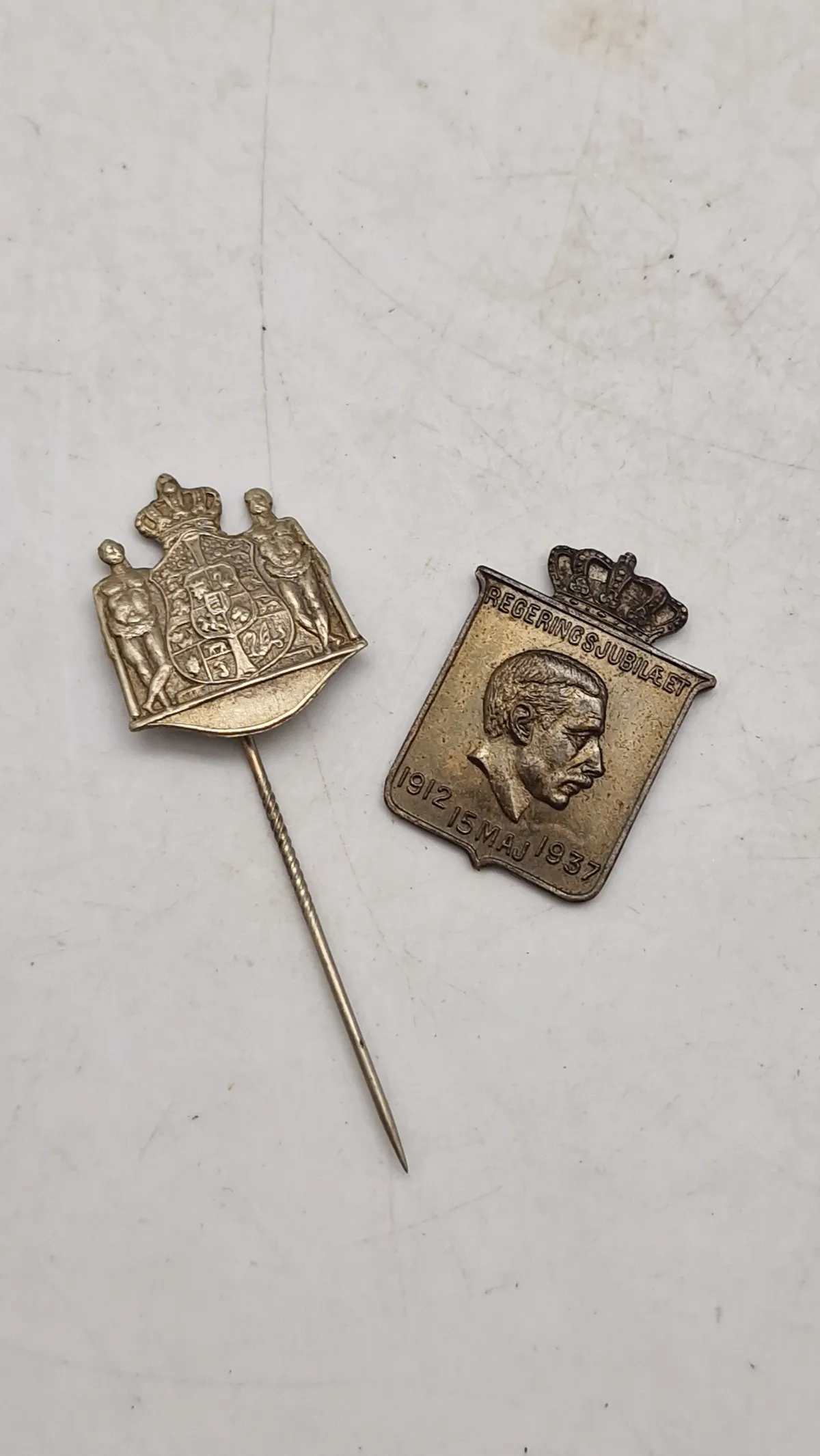 Royale pins