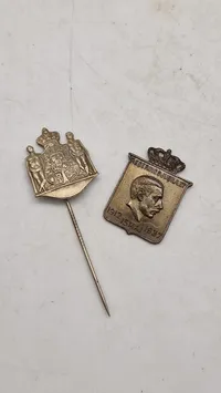 Royale pins