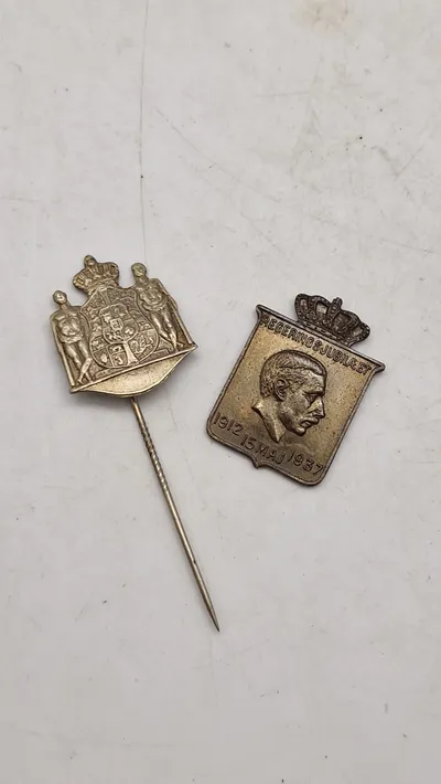 Royale pins