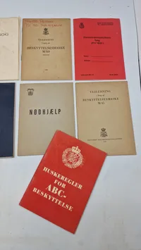 Samling lærebøger mm fra forsvaret