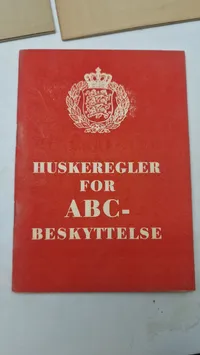 Samling lærebøger mm fra forsvaret